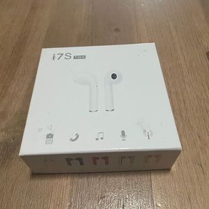 Never used ear pods-